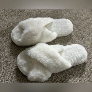 White furry slippers no brand. Size 6.5-7.5
